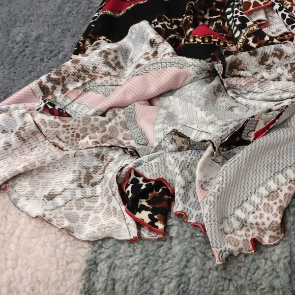 An elastic short dress which is casual - Picture 3 of 3